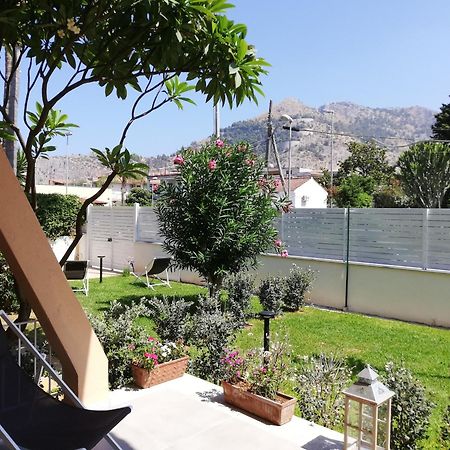 Mondello Felix - Appartamenti In Villa A 600M Dal Mare Zewnętrze zdjęcie
