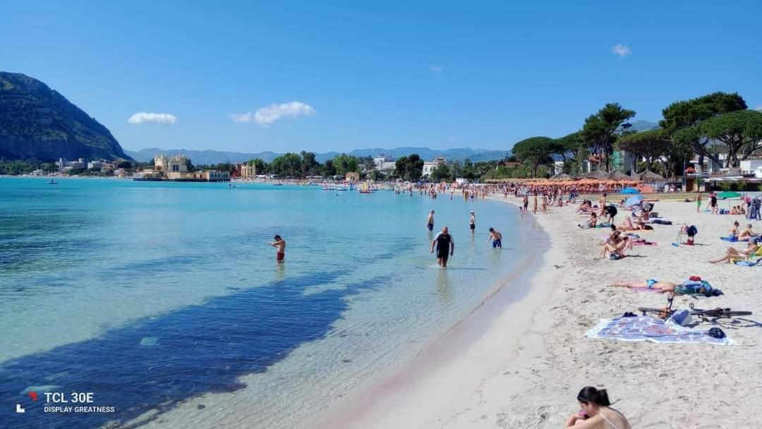 Mondello Felix - Appartamenti In Villa A 600M Dal Mare Zewnętrze zdjęcie