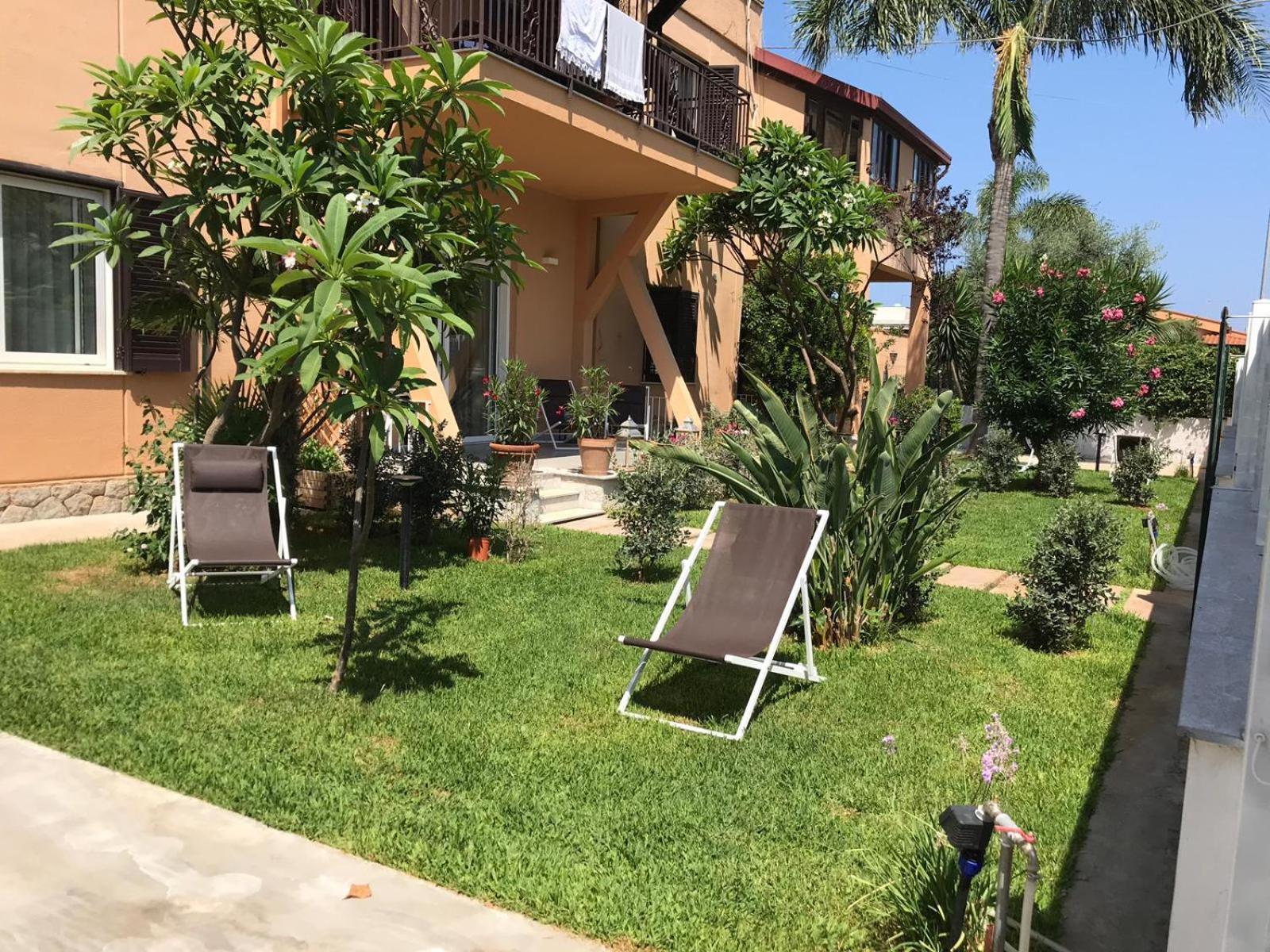 Mondello Felix - Appartamenti In Villa A 600M Dal Mare Zewnętrze zdjęcie