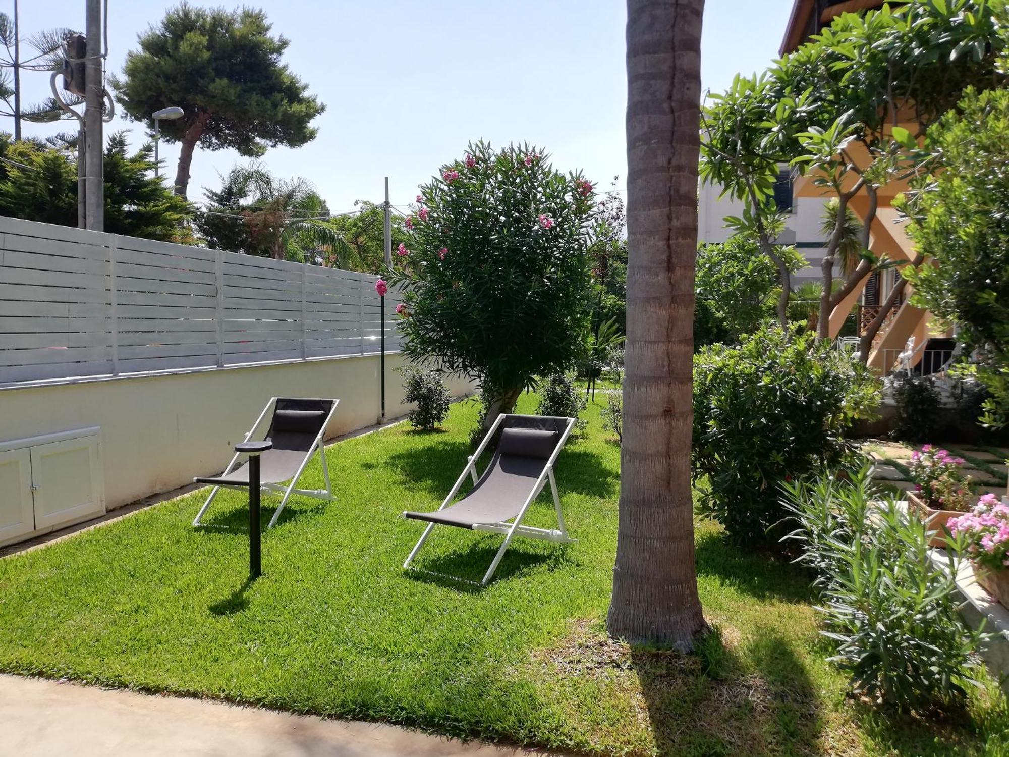 Mondello Felix - Appartamenti In Villa A 600M Dal Mare Zewnętrze zdjęcie