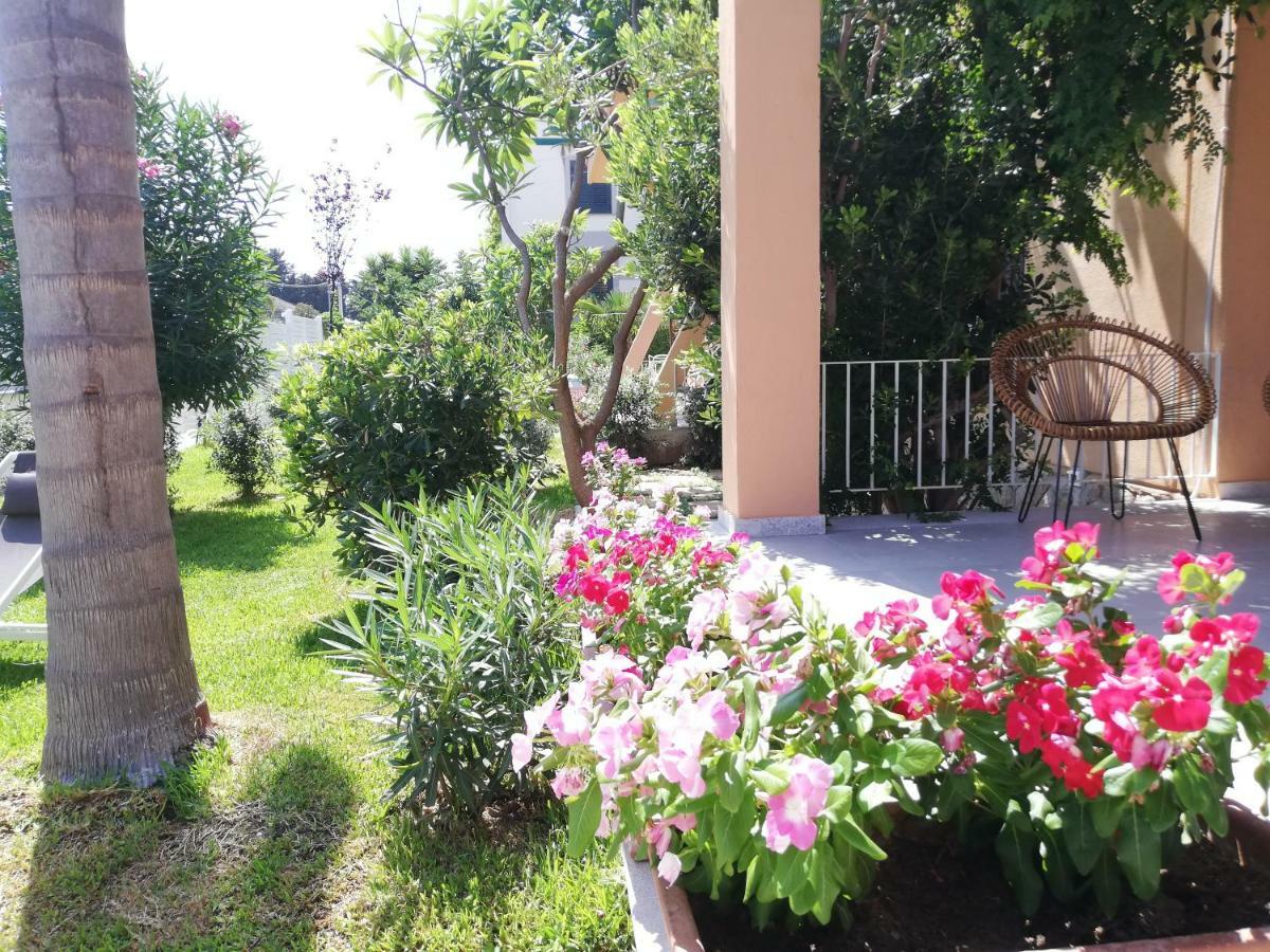 Mondello Felix - Appartamenti In Villa A 600M Dal Mare Zewnętrze zdjęcie